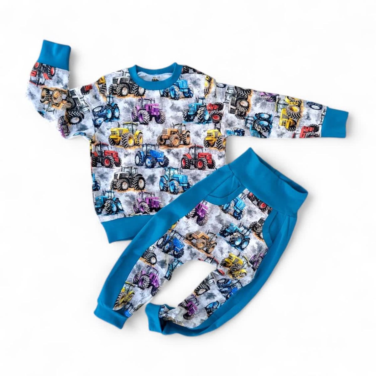 Genser Fargerike traktorer med blåpetrol ribb